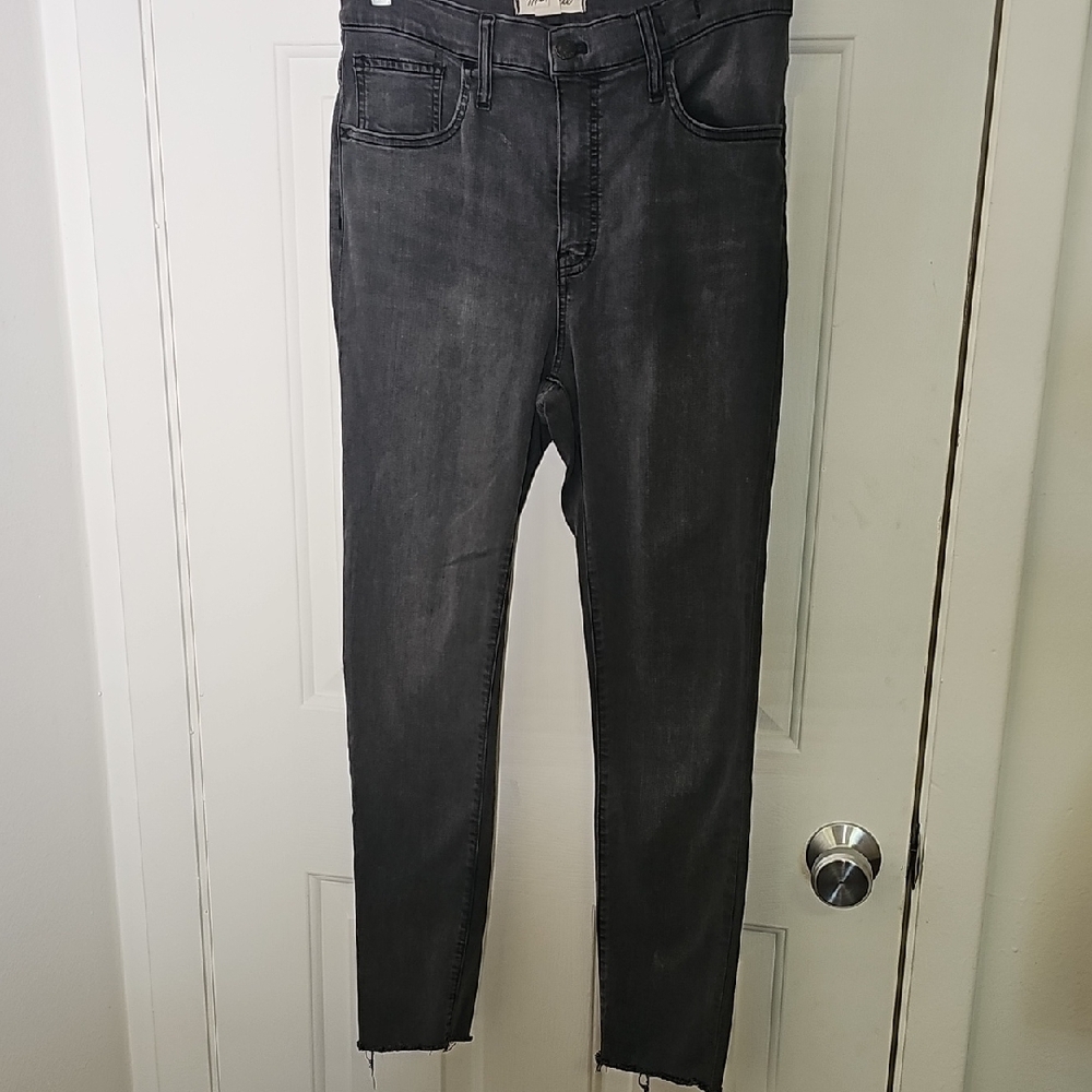Madewell Black Skinny Jeans‎ with Stretch and Distressed Hem. High Rise Size 29.